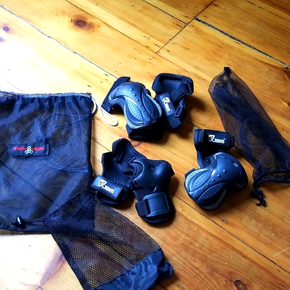 Elbow pads / knee pads / wrist guards